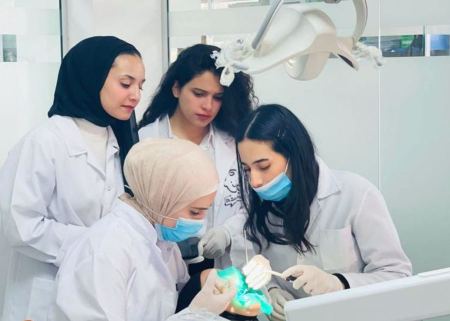 بنسبة نجاح كاملة: طلبة الاختصاص في كلية طب الأسنان-جامعة القدس يجتازون امتحان البورد الفلسطيني